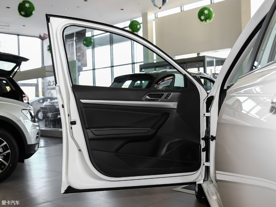 2018݃Ɏ 280TSI DSGm V