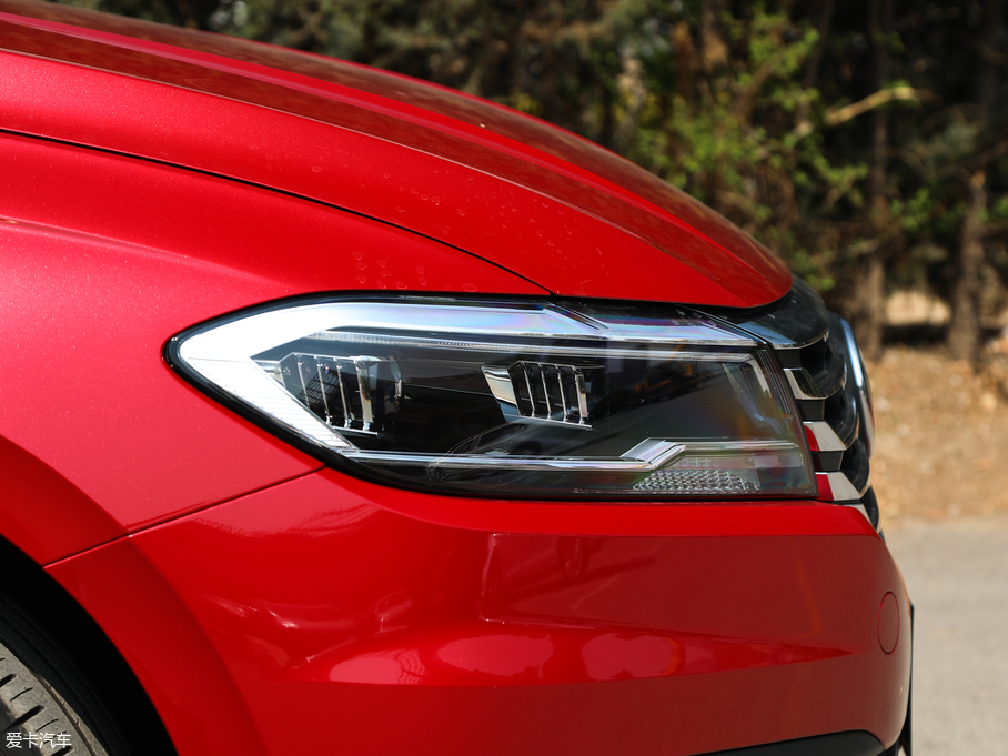 2018݃Ɏ 200TSI DSGm (gu)V