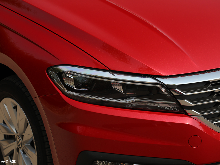 2018݃Ɏ 200TSI DSGm (gu)V