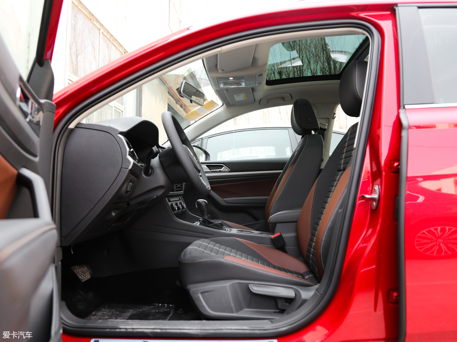 2018݃Ɏ 200TSI DSGm V