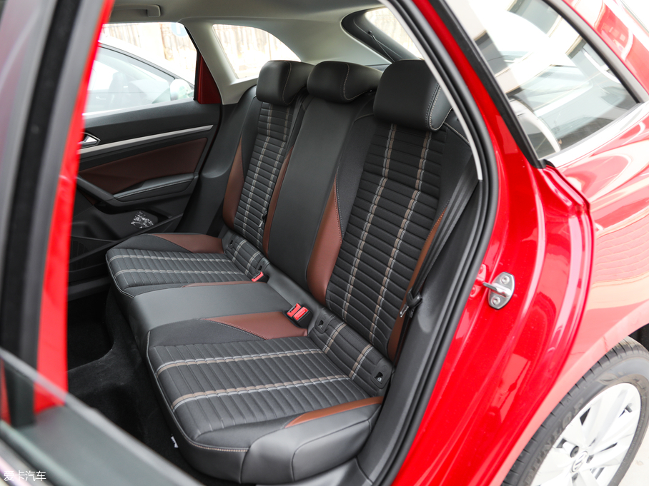 2018݃Ɏ 200TSI DSGm V