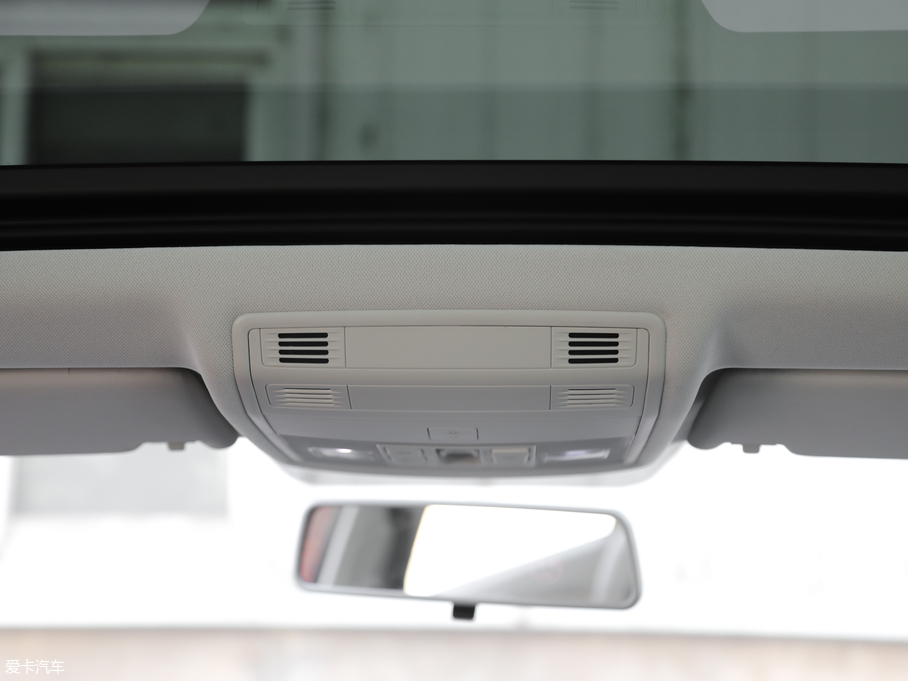 2018݃Ɏ 200TSI DSGm V