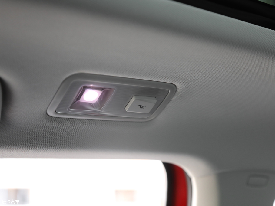 2018݃Ɏ 200TSI DSGm V