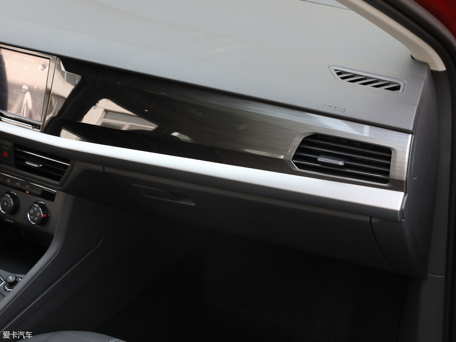 2018݃Ɏ 200TSI DSGm (gu)V