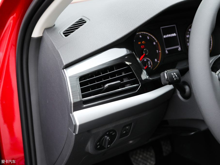 2018݃Ɏ 200TSI DSGm V