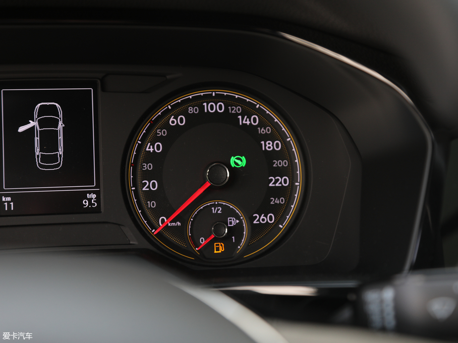 2018݃Ɏ 200TSI DSGm (gu)V