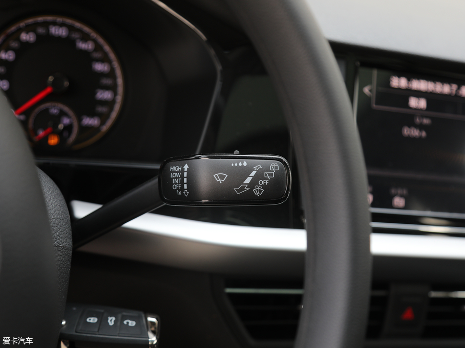 2018݃Ɏ 200TSI DSGm V