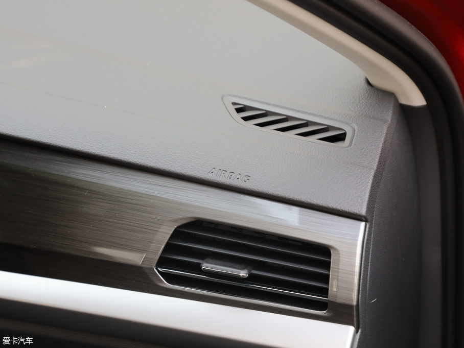 2018݃Ɏ 200TSI DSGm V