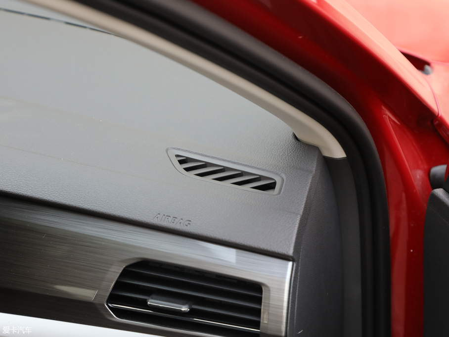 2018݃Ɏ 200TSI DSGm V