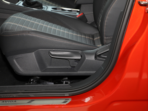 2018200TSI DSGm V {{