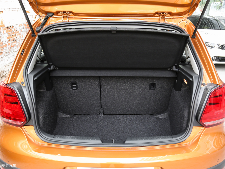 2018��Cross Polo 1.5L �ԄӰ�