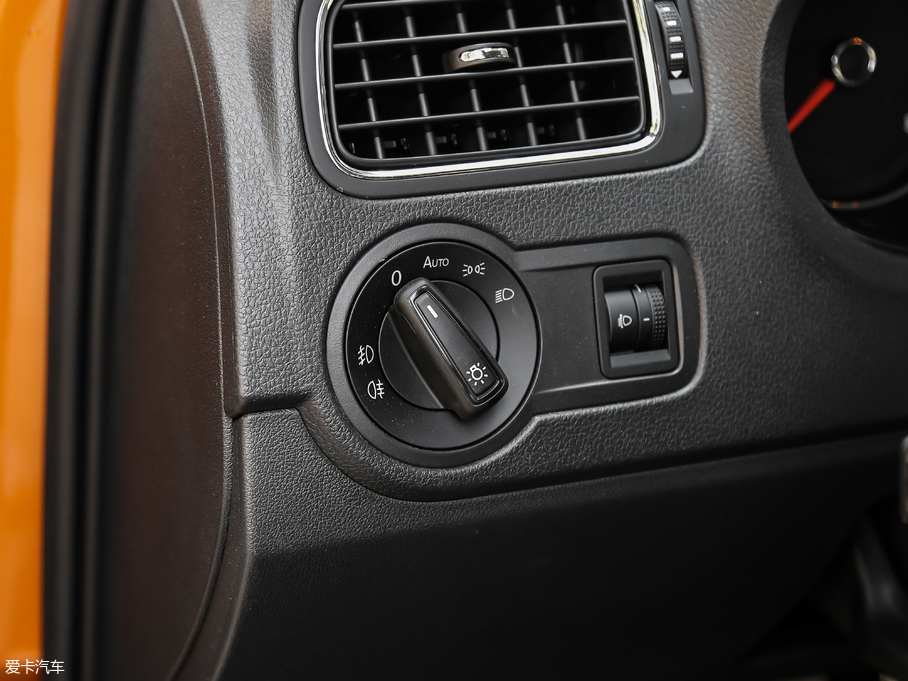 2018��Cross Polo 1.5L �ԄӰ�