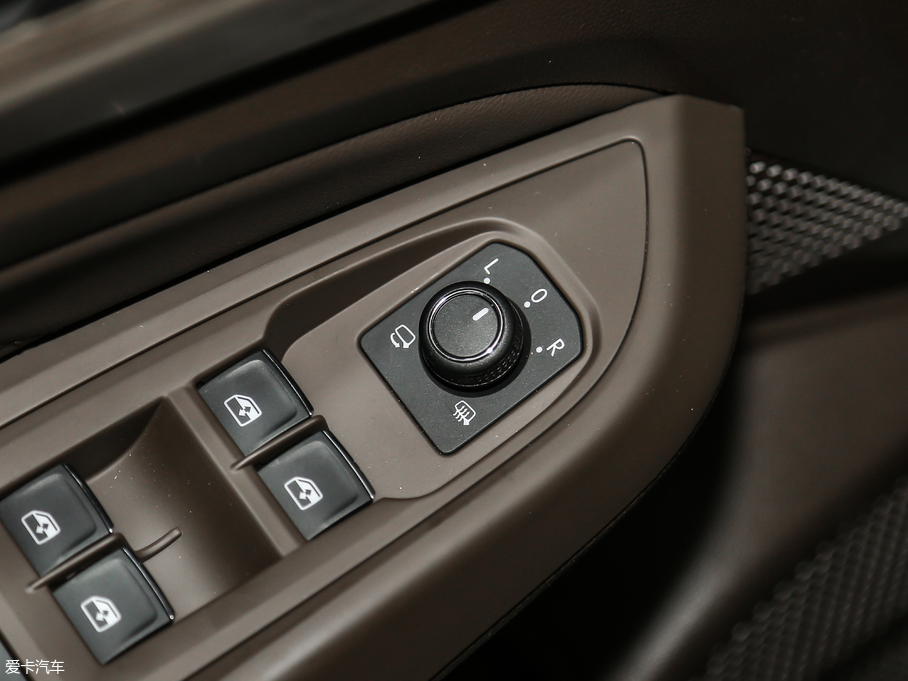 2019_ 330TSI F (gu)V