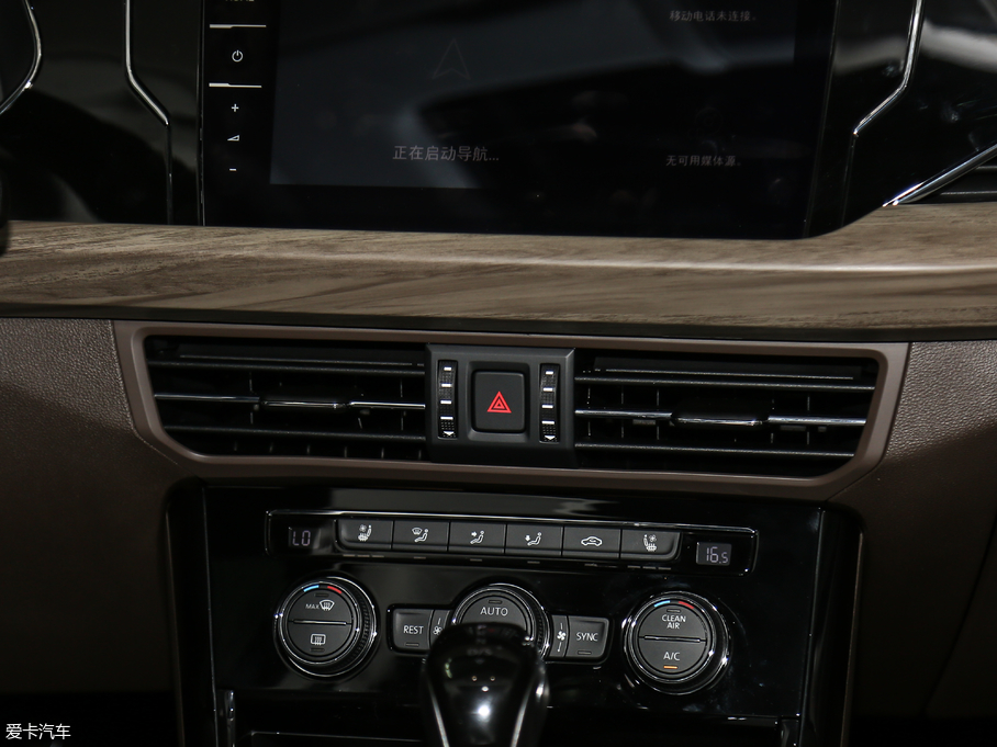 2019_ 330TSI F (gu)V