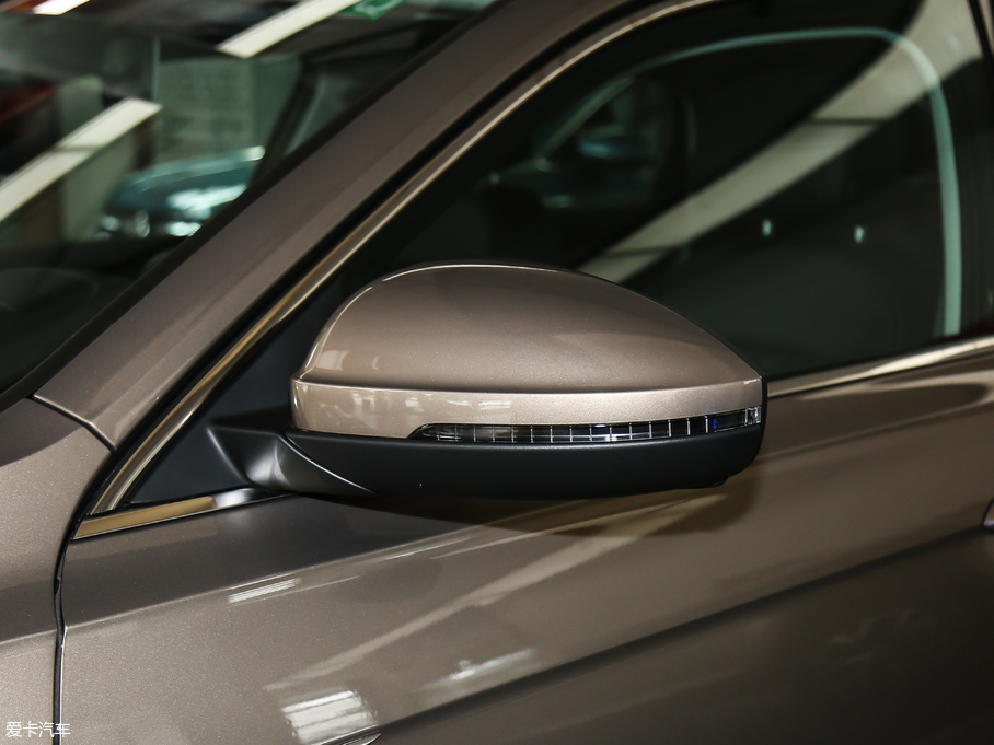 2019�����_�� 330TSI �I��� ��V