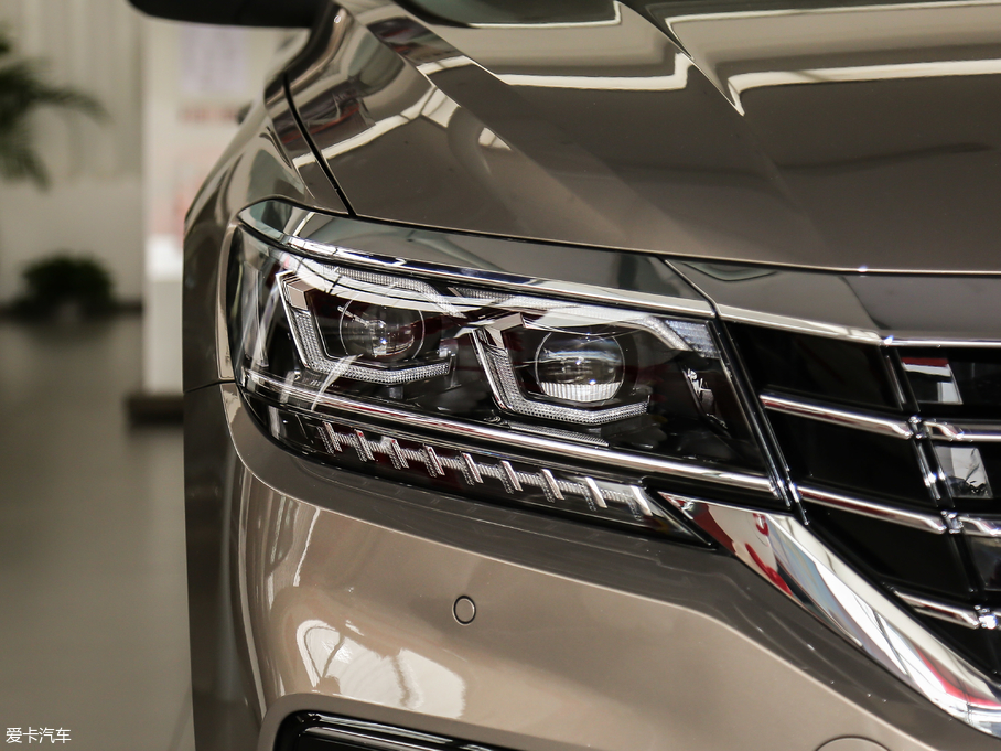 2019_ 330TSI I(lng) V