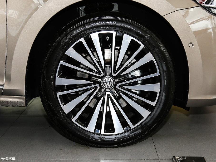 2019_ 330TSI I(lng) V