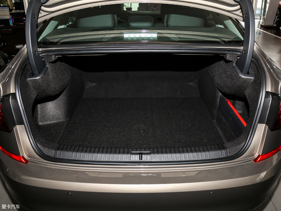 2019_ 330TSI I(lng) V