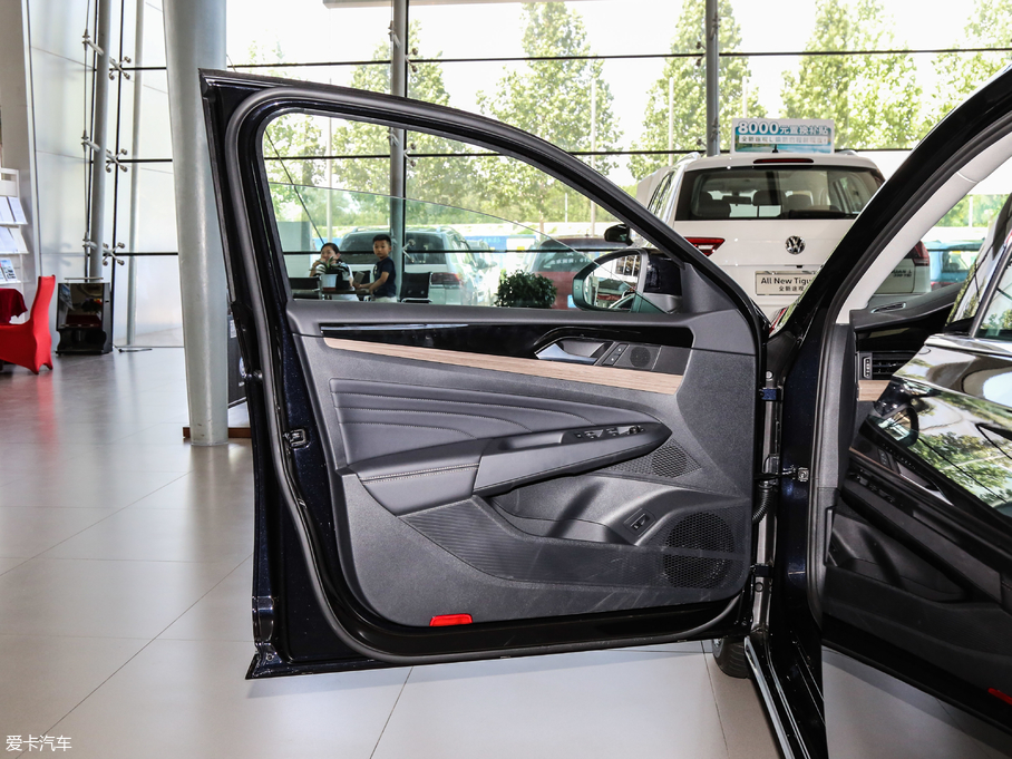 2019�����_�� 330TSI ���A�� ��V