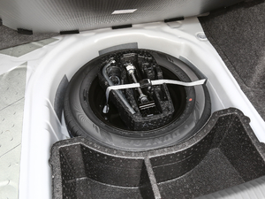 2018款1.5L 自动舒适版 备胎