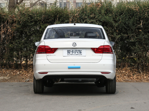 2018款1.5L 自动舒适版 正后	