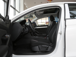2019款230TSI DSG视野版 国VI 前排空间