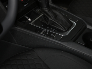 2019款230TSI DSG视野版 国VI 驻车制动器