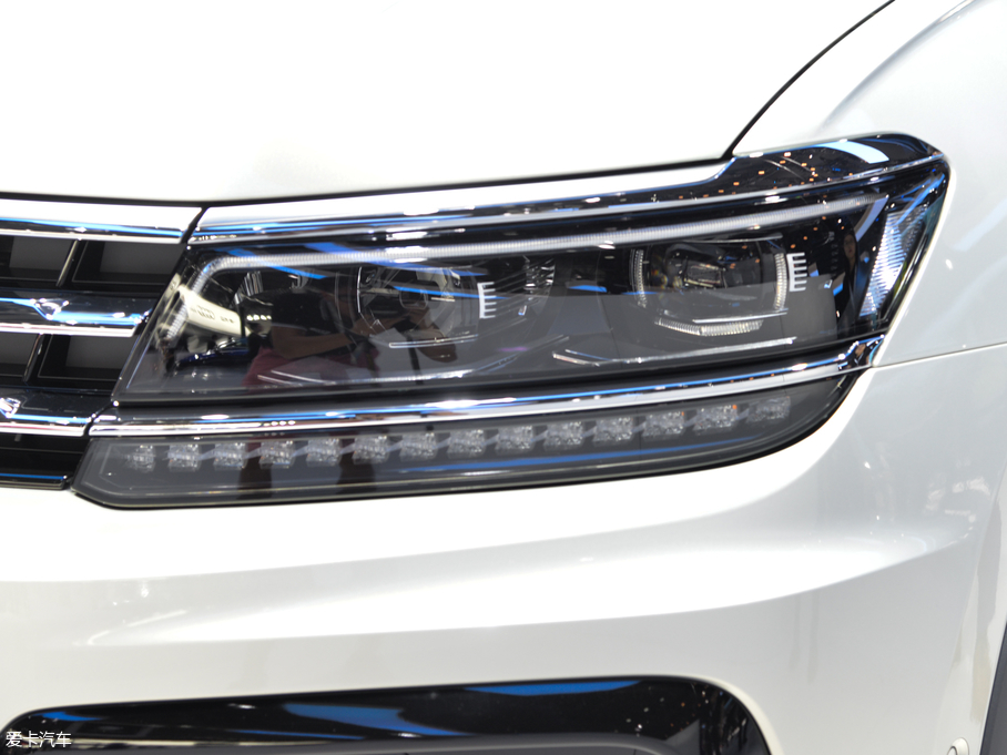 2019;^L 380TSI (q)Ş R-Line