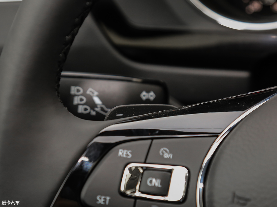 2019��;�^L 330TSI �ǄӺ��A��