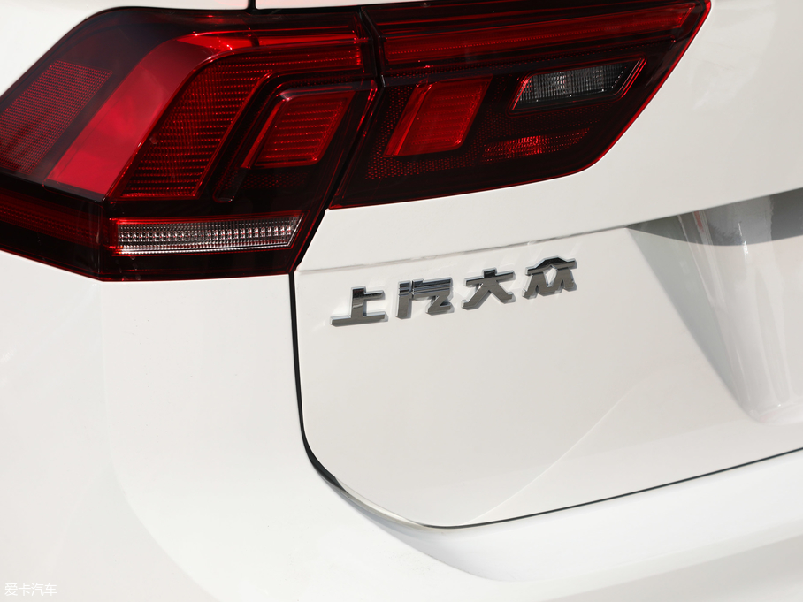 2019;^L 330TSI L(fng)а