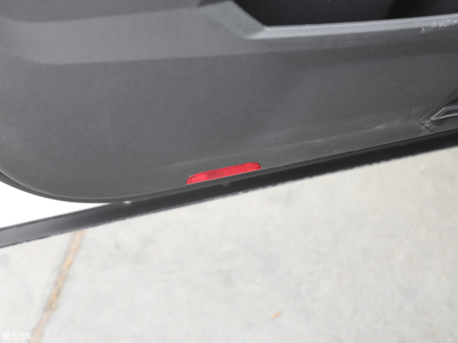 2019;^L 330TSI L(fng)а