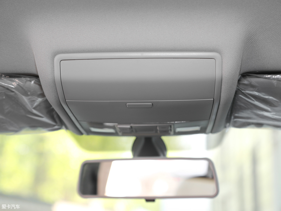 2019;^L 330TSI L(fng)а