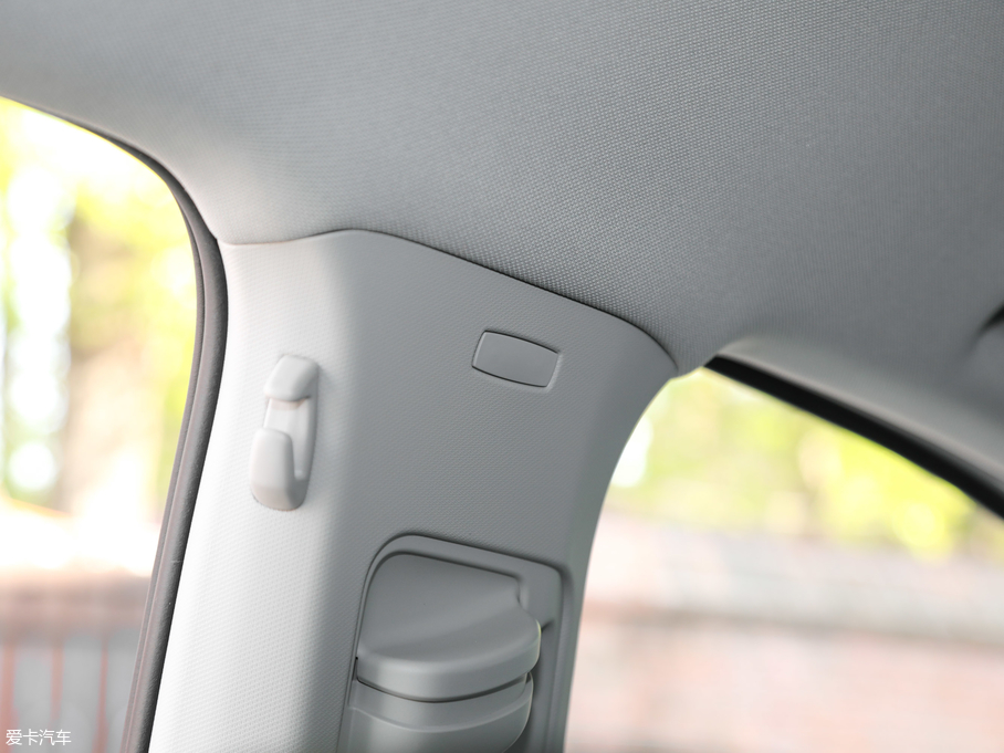 2019;^L 330TSI L(fng)а