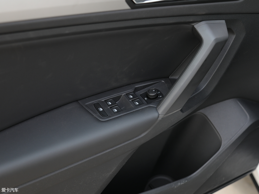 2019��;�^L 330TSI �ǄӺ��A��