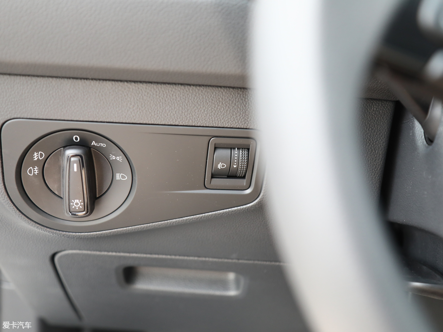 2019��;�^L 330TSI �ǄӺ��A��