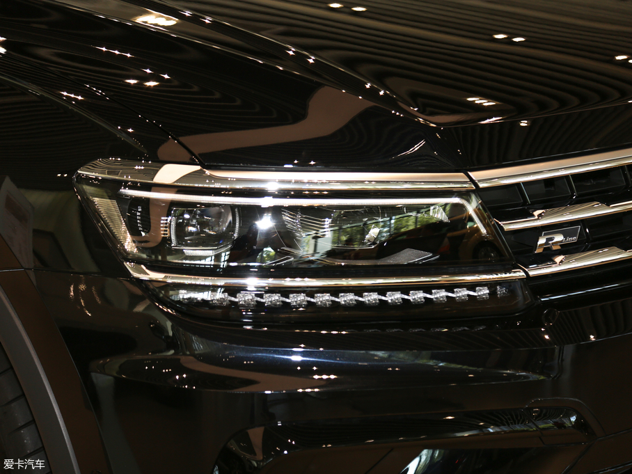 2019;^L 330TSI Ş R-Line