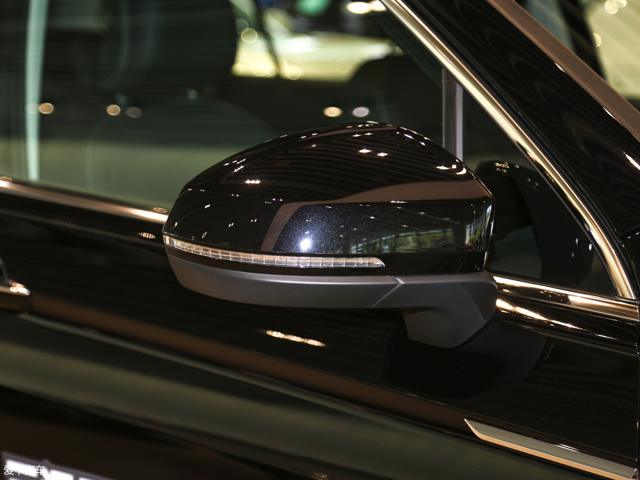 2019;^L 330TSI Ş R-Line