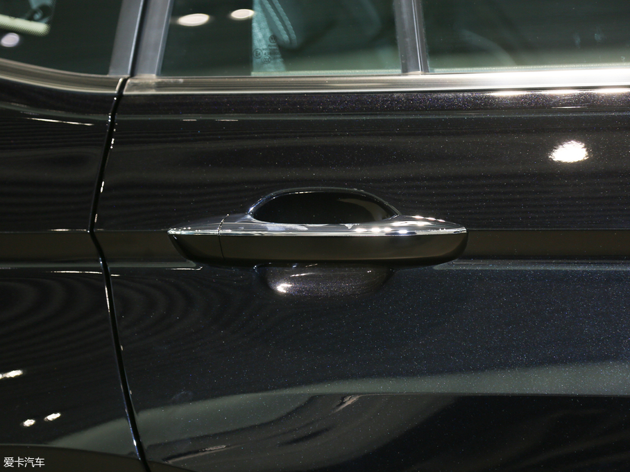 2019;^L 330TSI Ş R-Line