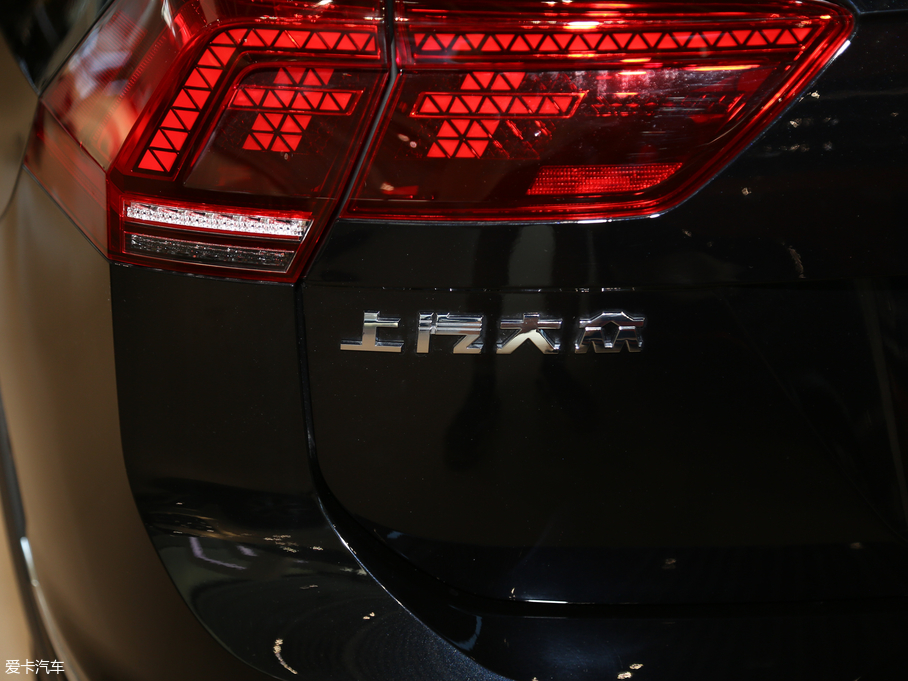 2019;^L 330TSI Ş R-Line