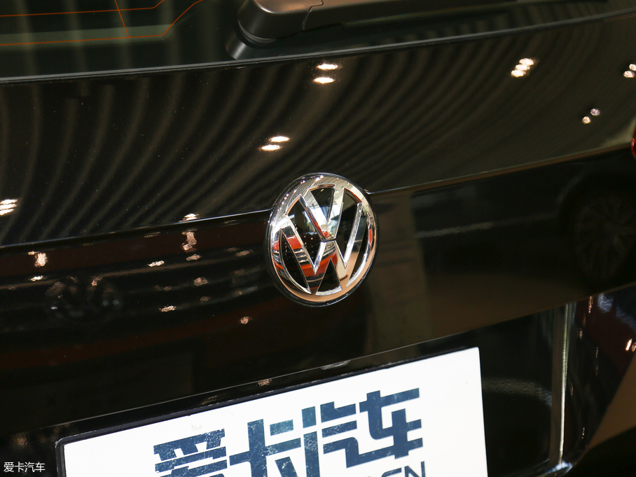 2019;^L 330TSI Ş R-Line