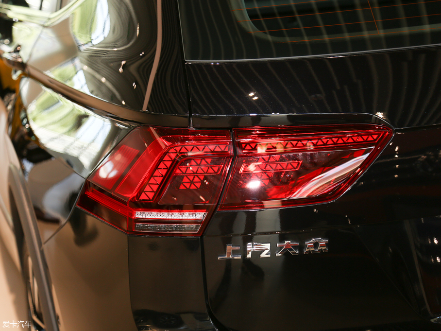 2019;^L 330TSI Ş R-Line