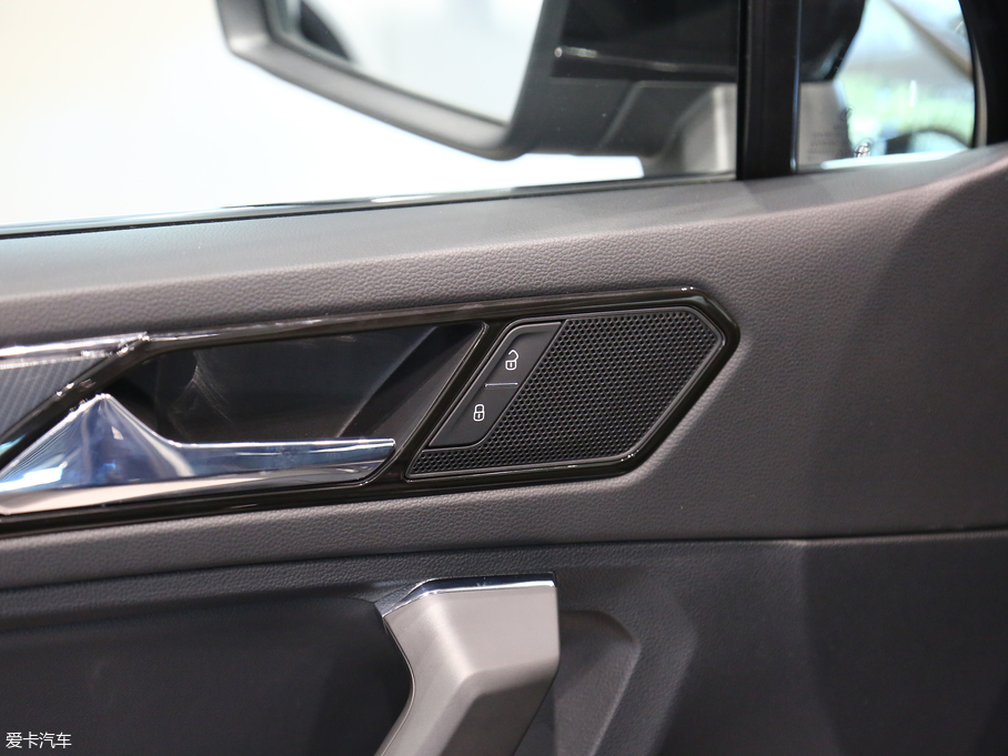 2019;^L 330TSI Ş R-Line