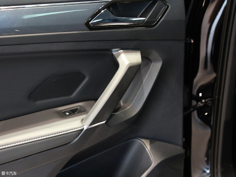 2019;^L 330TSI Ş R-Line