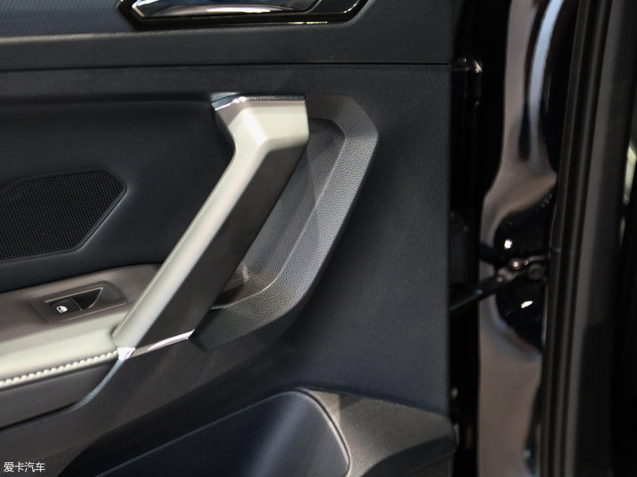 2019;^L 330TSI Ş R-Line