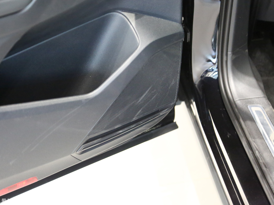 2019;^L 330TSI Ş R-Line