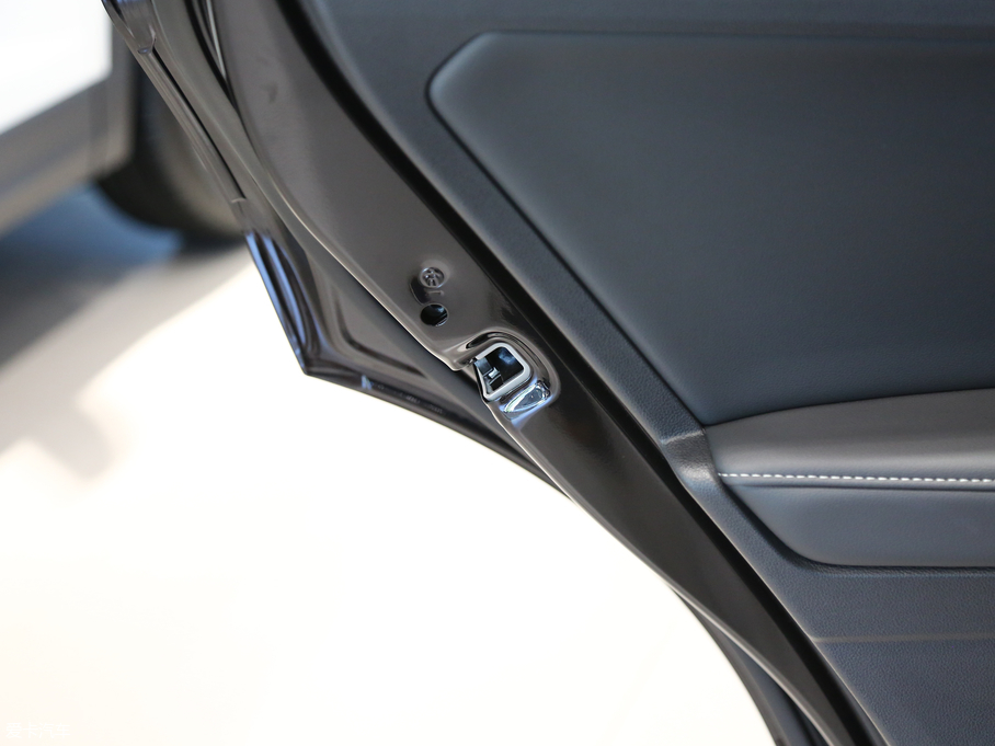 2019;^L 330TSI Ş R-Line