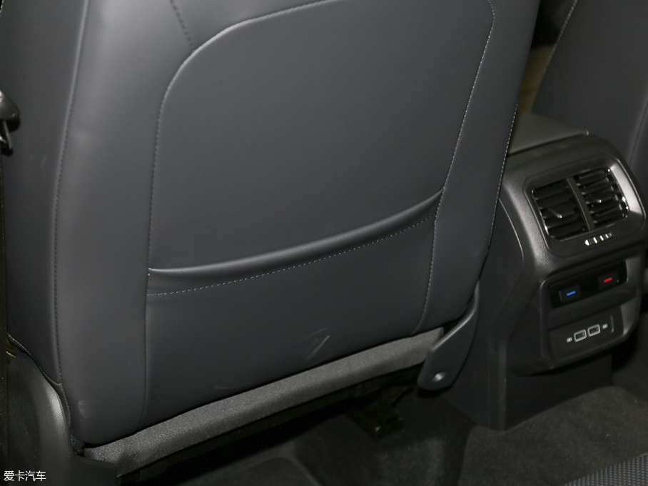 2019;^L 330TSI Ş R-Line