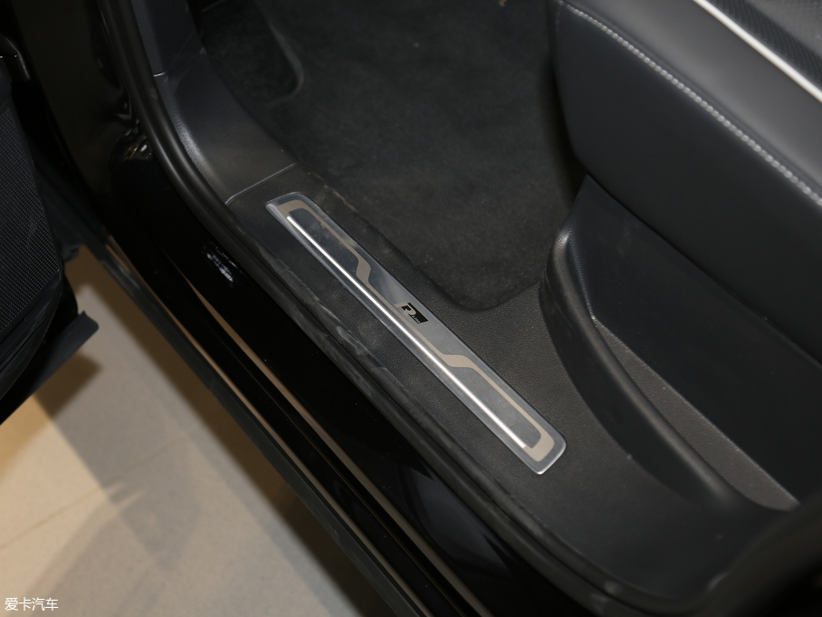 2019;^L 330TSI Ş R-Line