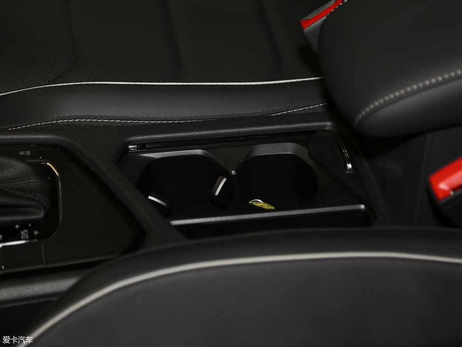 2019;^L 330TSI Ş R-Line