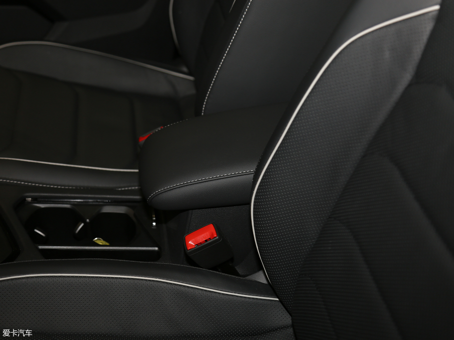 2019;^L 330TSI Ş R-Line